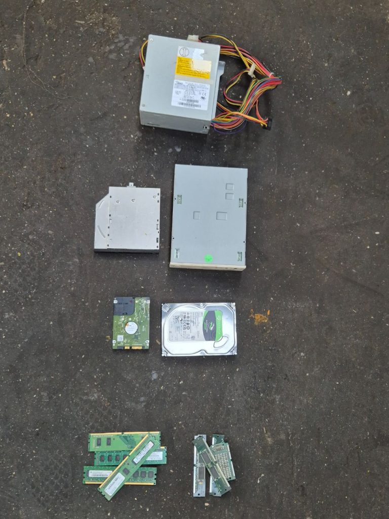 Festplatten und Laufwerke für die Datenträgervernichtung – Schrottwolf Graz
