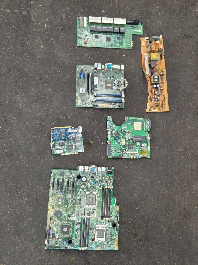 Leiterplatten und Mainboards als Elektronikschrott – Schrottwolf Graz