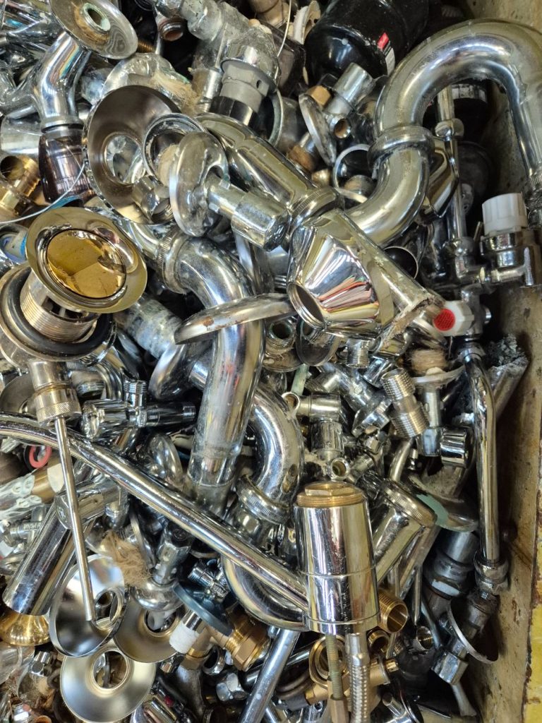 Verchromte Messingarmaturen als Messingschrott – Schrottwolf Graz