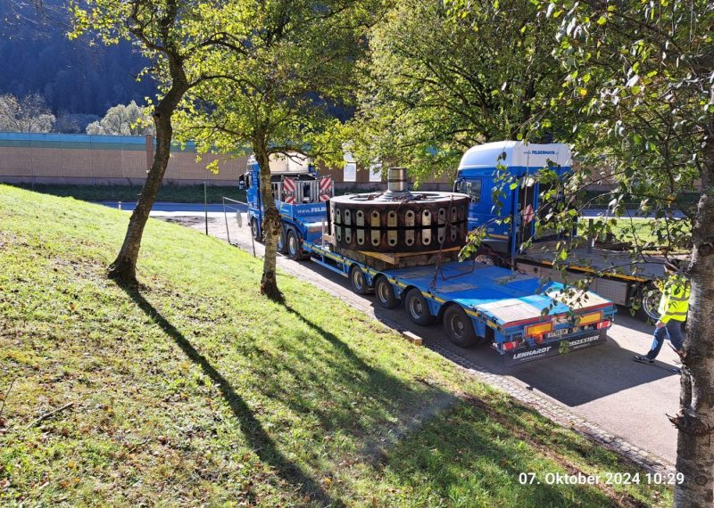 Schwertransport eines Generators aus dem Murkraftwerk Laufnitzdorf