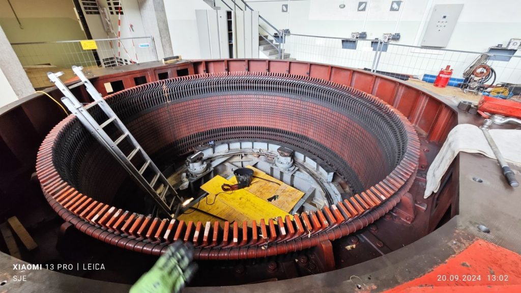 Generatorstator nach Ausbau des Rotors im Murkraftwerk Laufnitzdorf